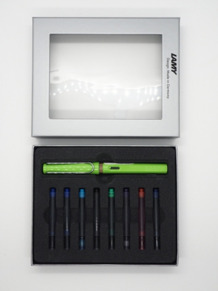 Комплект из ручки перьевой "Safari", F, Зеленый+Картр. ассорт. 8 шт.