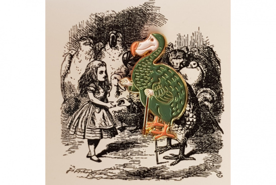 Значок эмалированный, Алиса "Додо"