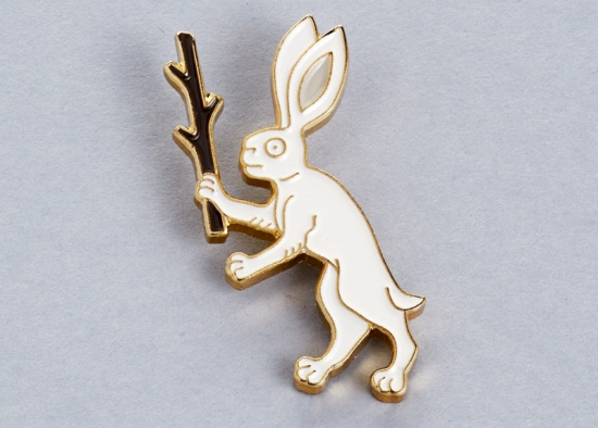 Значок эмалированный, Заяц