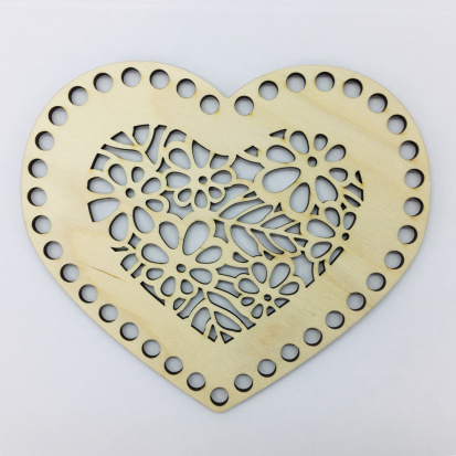 Панно для декорирования с перфорацией сердце 18х15,5см Панно для декорирования с перфорацией сердце 18х15,5см