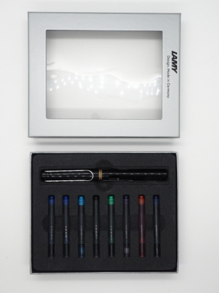 Комплект из ручки перьевой "Safari", F, Черный+Картр. ассорт. 8 шт.