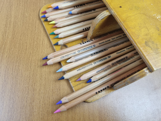 Карандаш профессиональный художественный "Rembrandt Polycolor" Dark Carmine Карандаш профессиональный художественный "Rembrandt Polycolor" Dark Carmine