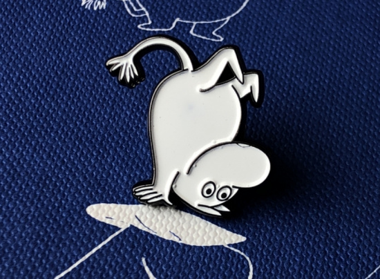 Значок эмалированный, Муми-тролли.Муми-тролль на голове