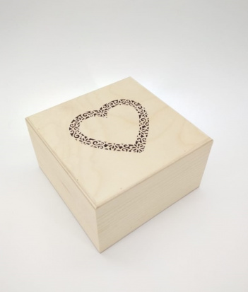 Заготовка для декорирования шкатулка с ажурным сердцем 18х18х9см