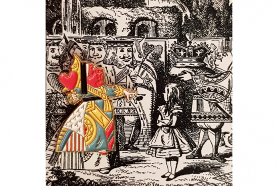 Значок эмалированный, Алиса "Красная королева" sela25