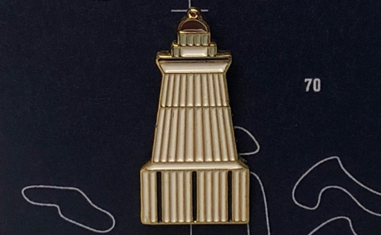 Значок эмалированный Маяк Бесов нос