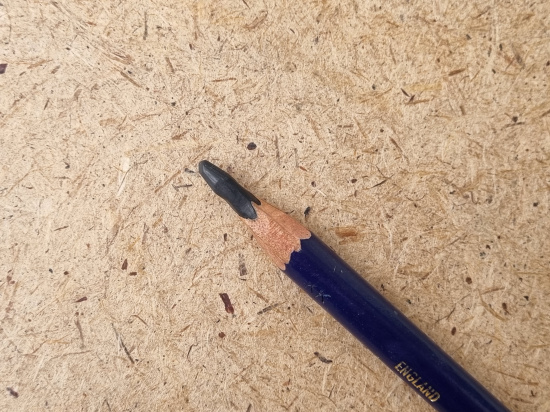 Карандаш акварельный "Inktense" серый угольный 2100 Карандаш акварельный "Inktense" серый угольный 2100